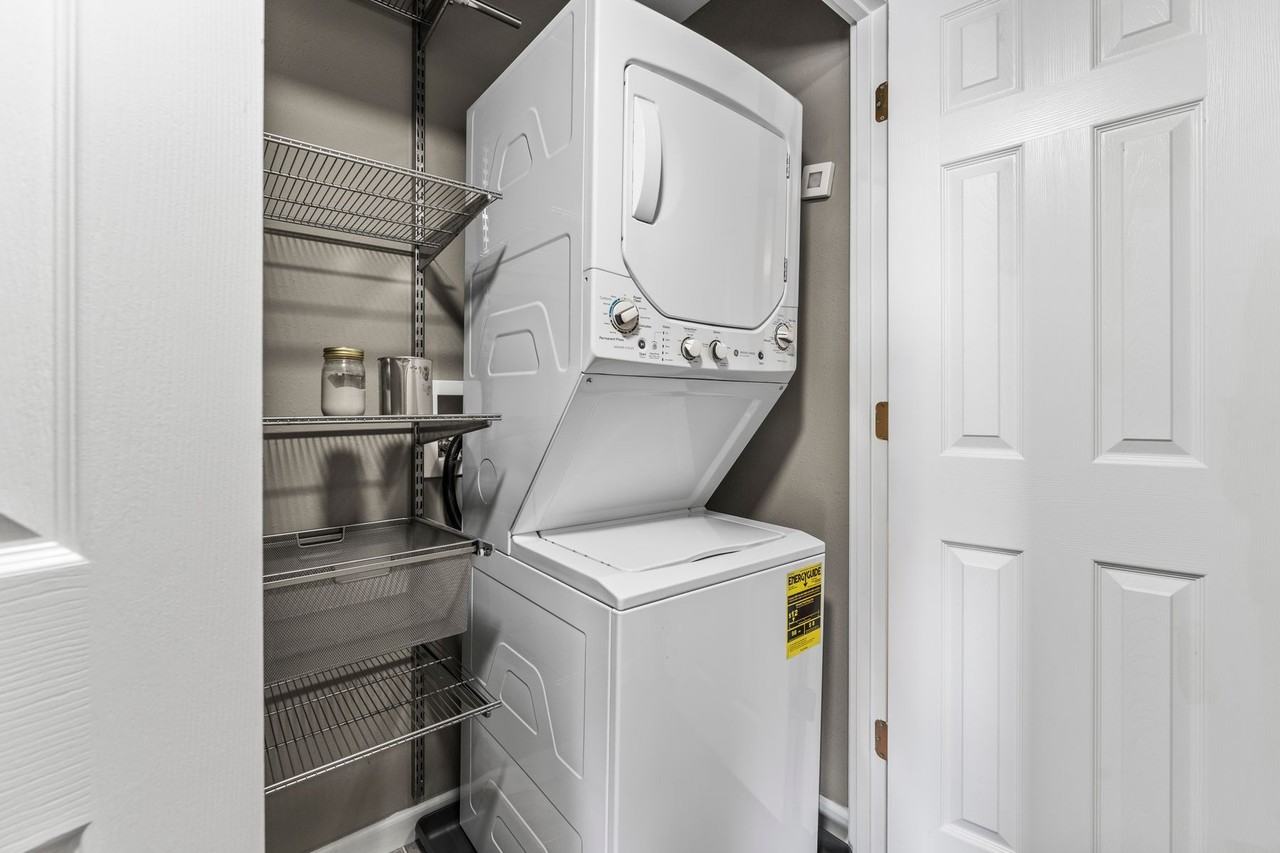 1943 Greenpoint Drive - Photo 6 of 6