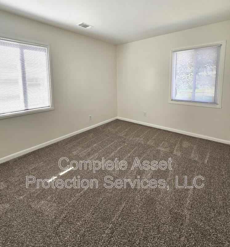 3230 176th St - Photo 5 of 11