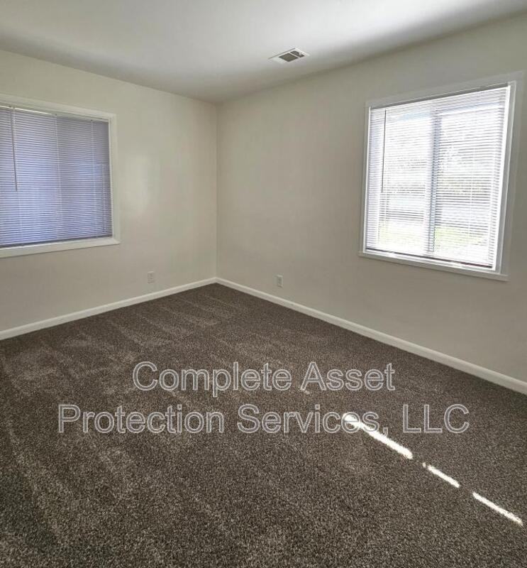 3230 176th St - Photo 6 of 11