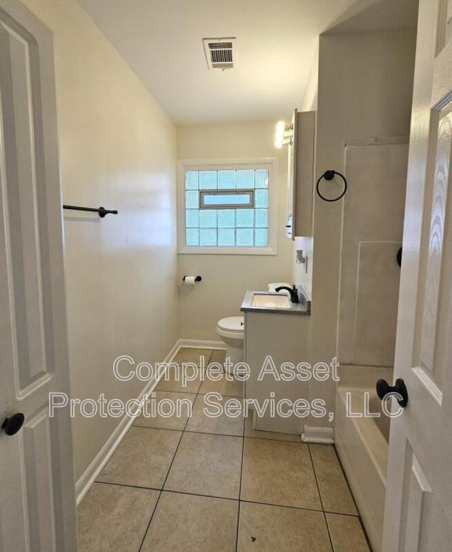 3230 176th St - Photo 7 of 11