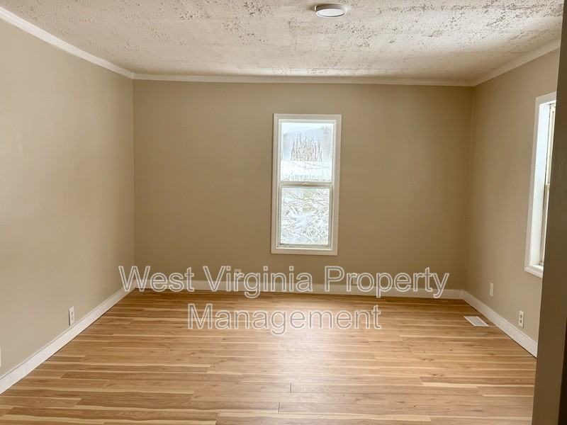 172 Sullivan Rd - Photo 3 of 19