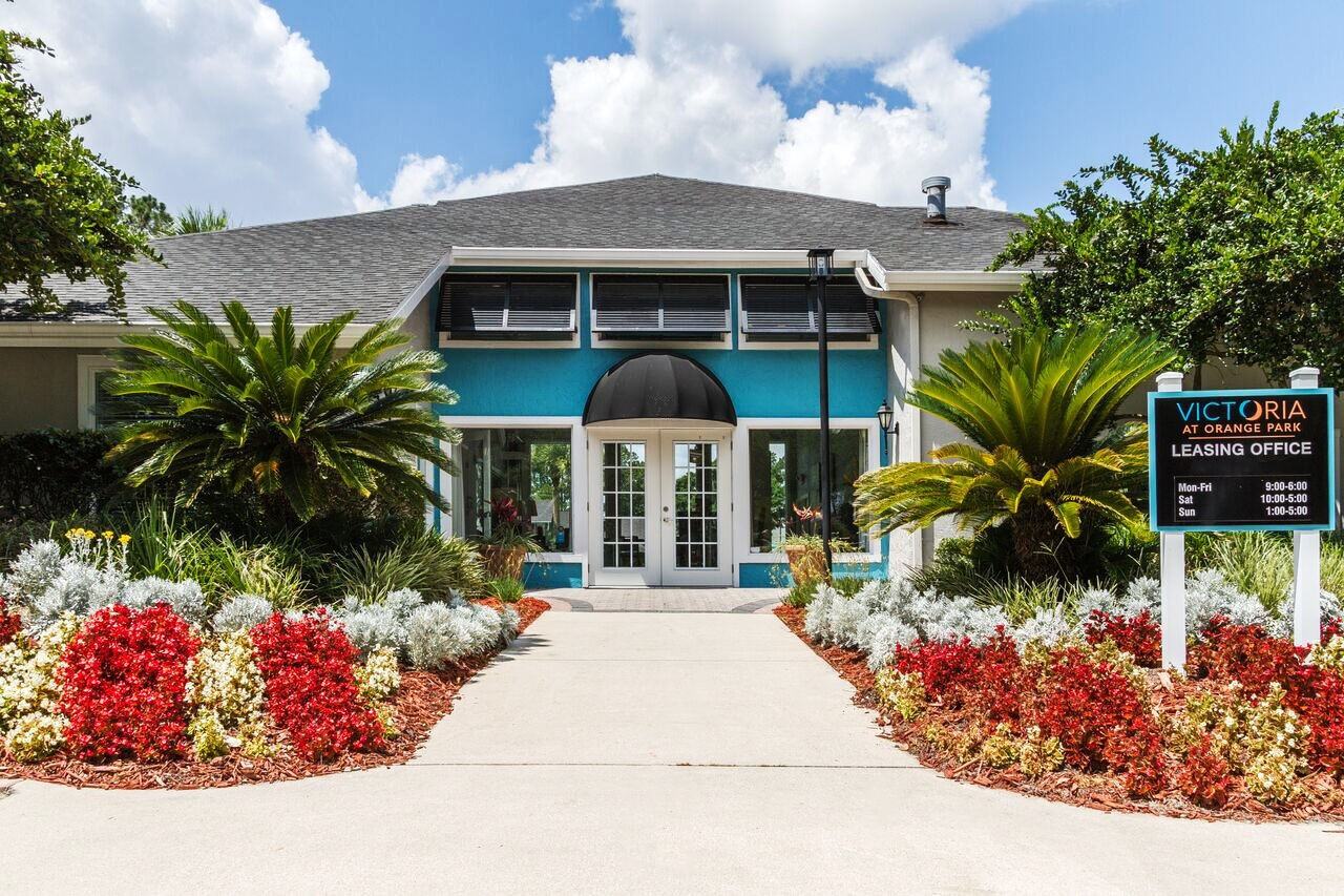 Victoria at Orange Park - Photo 6 of 50