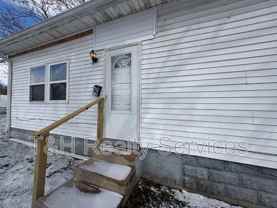 609 1/2 Crystal St - Photo 1 of 1