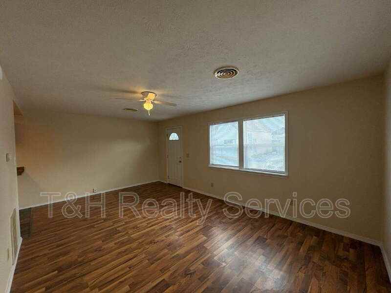 609 1/2 Crystal St - Photo 3 of 18