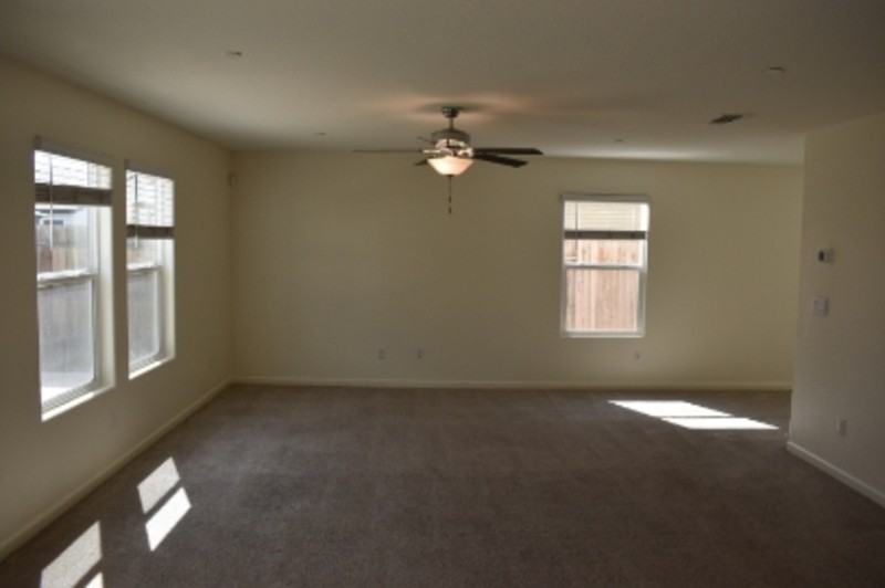 624 Suzanne Dr - Photo 5 of 33