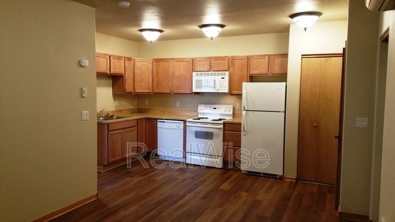 535 Sw 6th St #202 - Photo 3 of 9