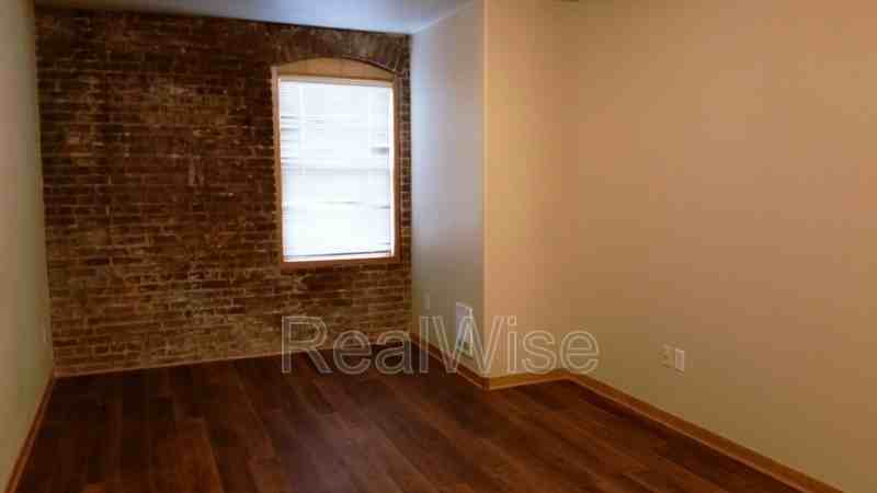 535 Sw 6th St #202 - Photo 4 of 9