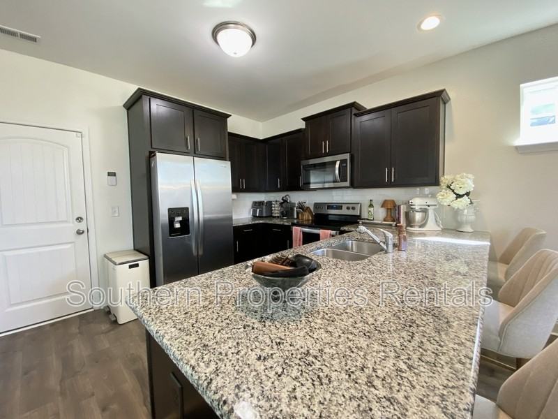 140 Verdmont Dr - Photo 6 of 21