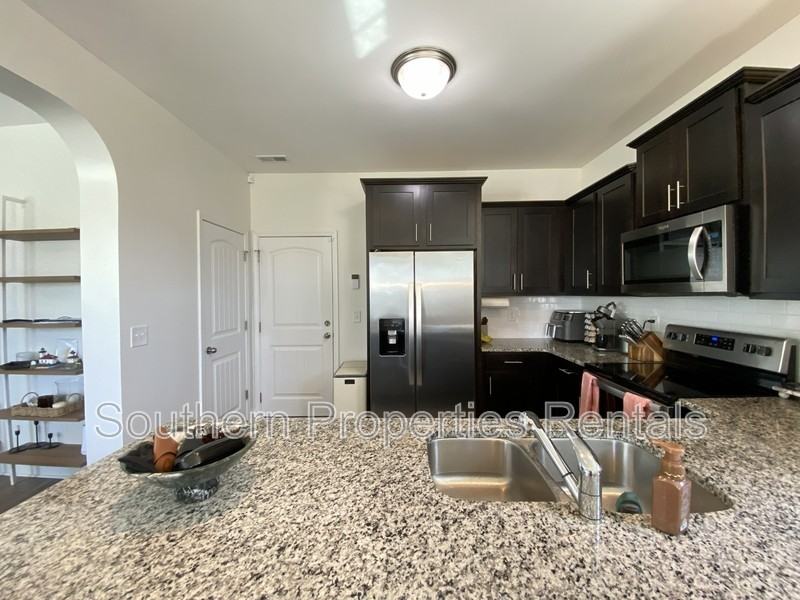 140 Verdmont Dr - Photo 7 of 21