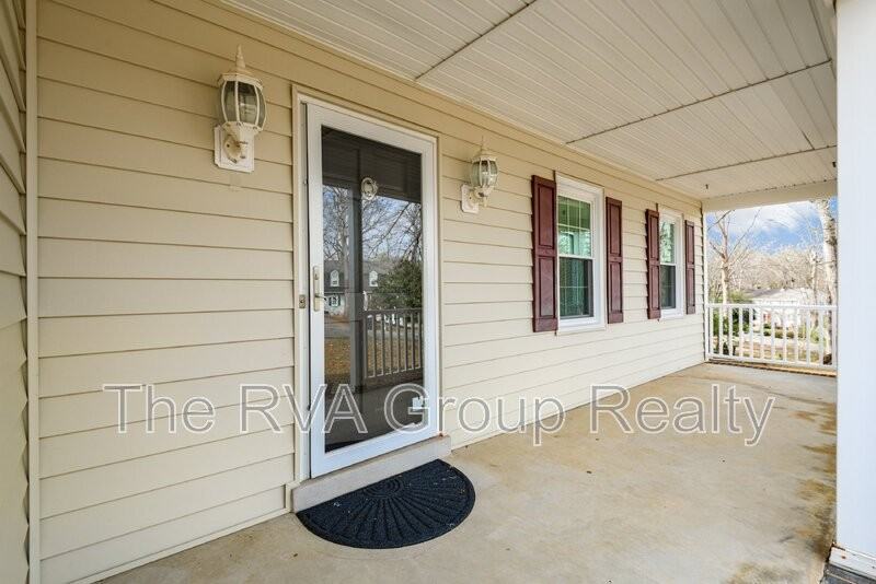 1601 Lancashire Dr - Photo 7 of 50