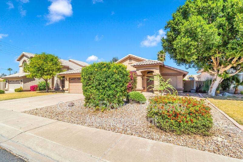 1616 E Heather Ave - Photo 3 of 39