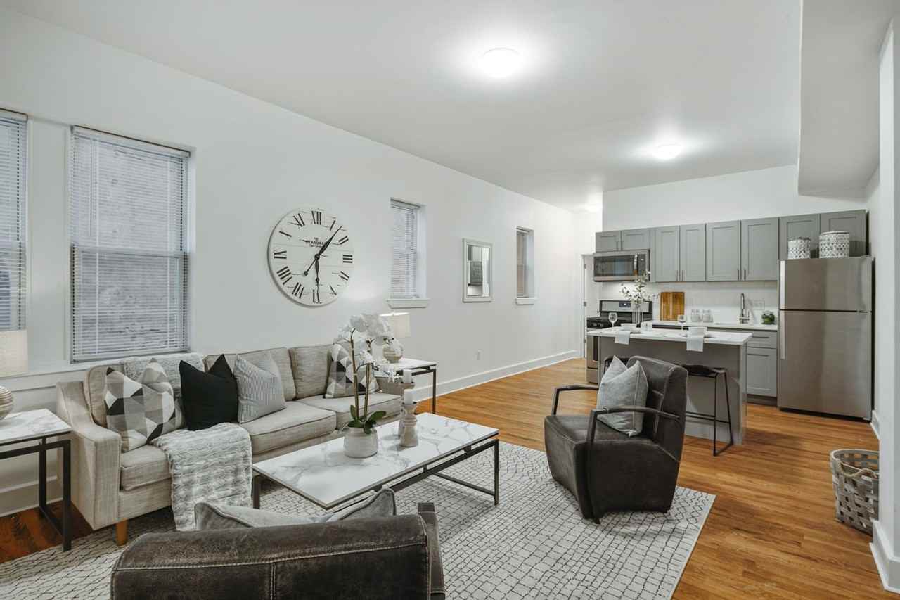 The Ivy - Photo 2 of 12