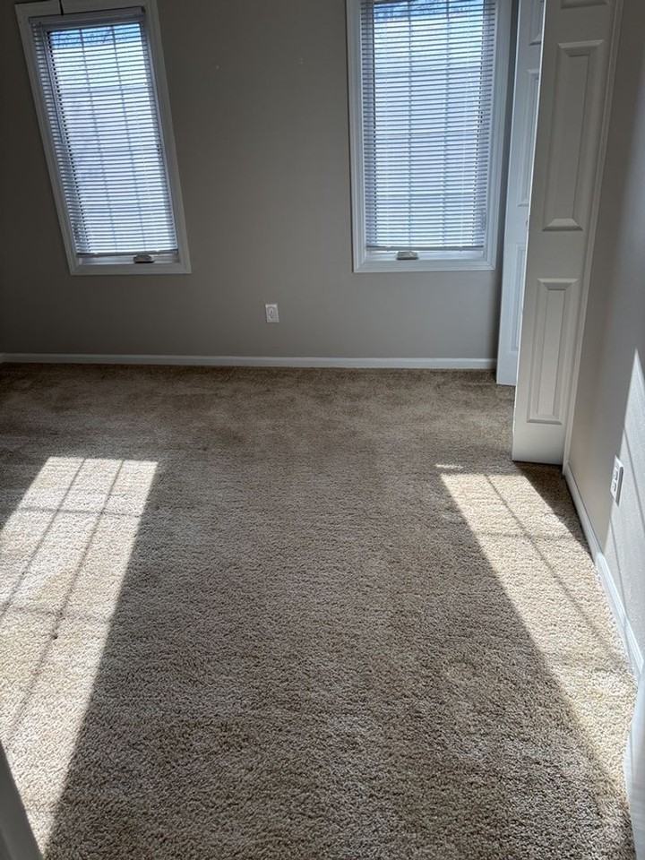 7 Londonderry Sq - Photo 4 of 8