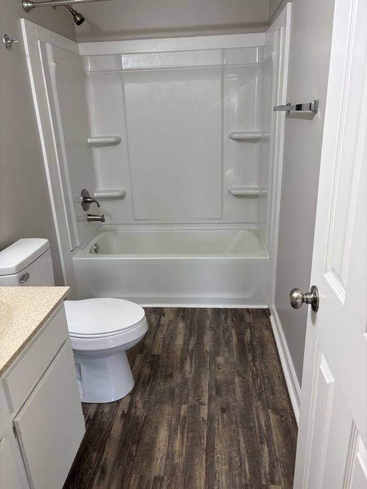 7 Londonderry Sq - Photo 5 of 8