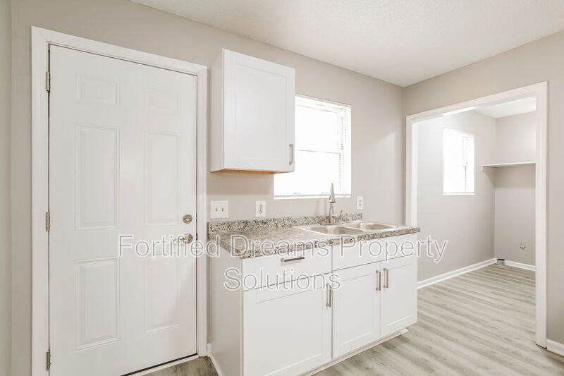 2208 Gable Way #B - Photo 7 of 33