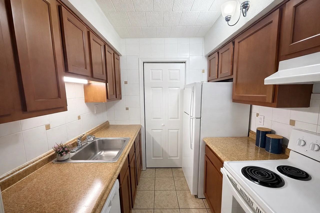 SYCAMORE APARTMENTS -- 130 - Photo 2 of 15