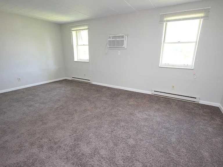 SYCAMORE APARTMENTS -- 130 - Photo 5 of 15