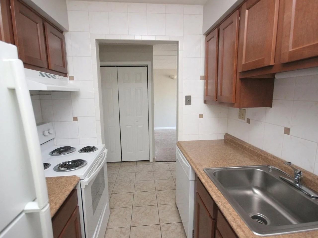 SYCAMORE APARTMENTS -- 130 - Photo 6 of 15