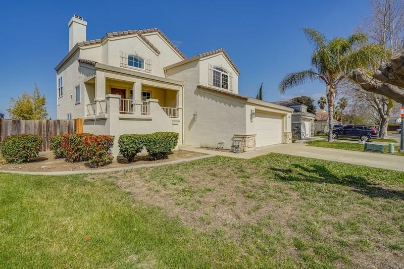 1561 Spring Ct - Photo 2 of 50