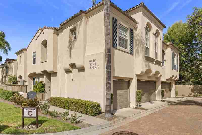 11958 Miro Cir - Photo 3 of 26