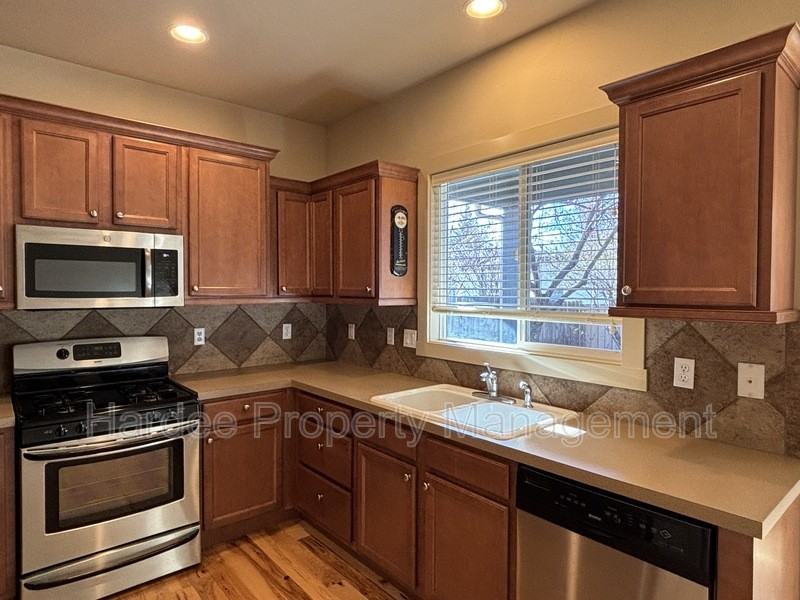 6251 W Geneva St - Photo 3 of 25