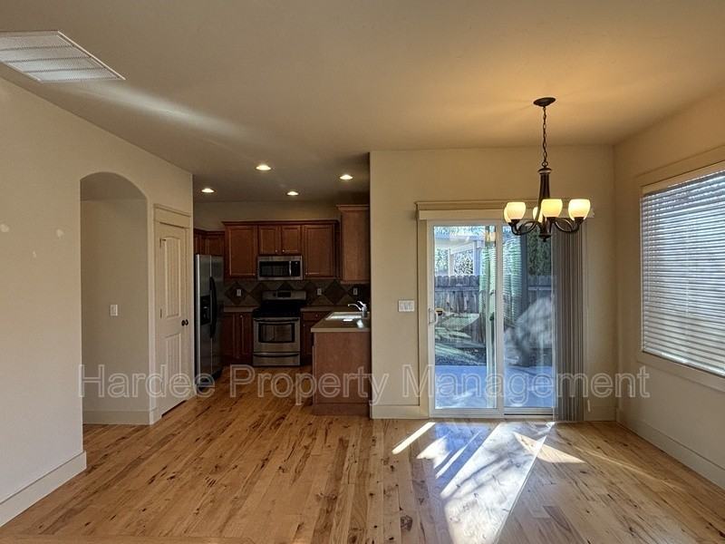 6251 W Geneva St - Photo 5 of 25