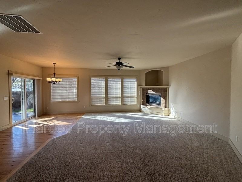 6251 W Geneva St - Photo 6 of 25