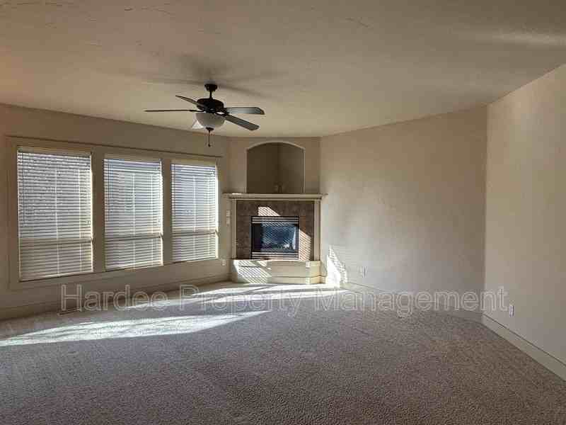 6251 W Geneva St - Photo 7 of 25