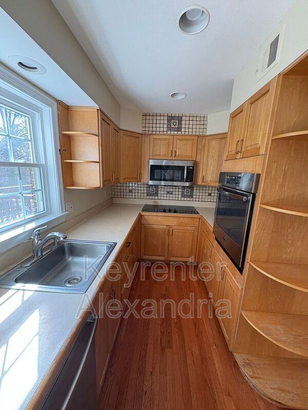 8239 Doctor Craik Ct - Photo 6 of 19