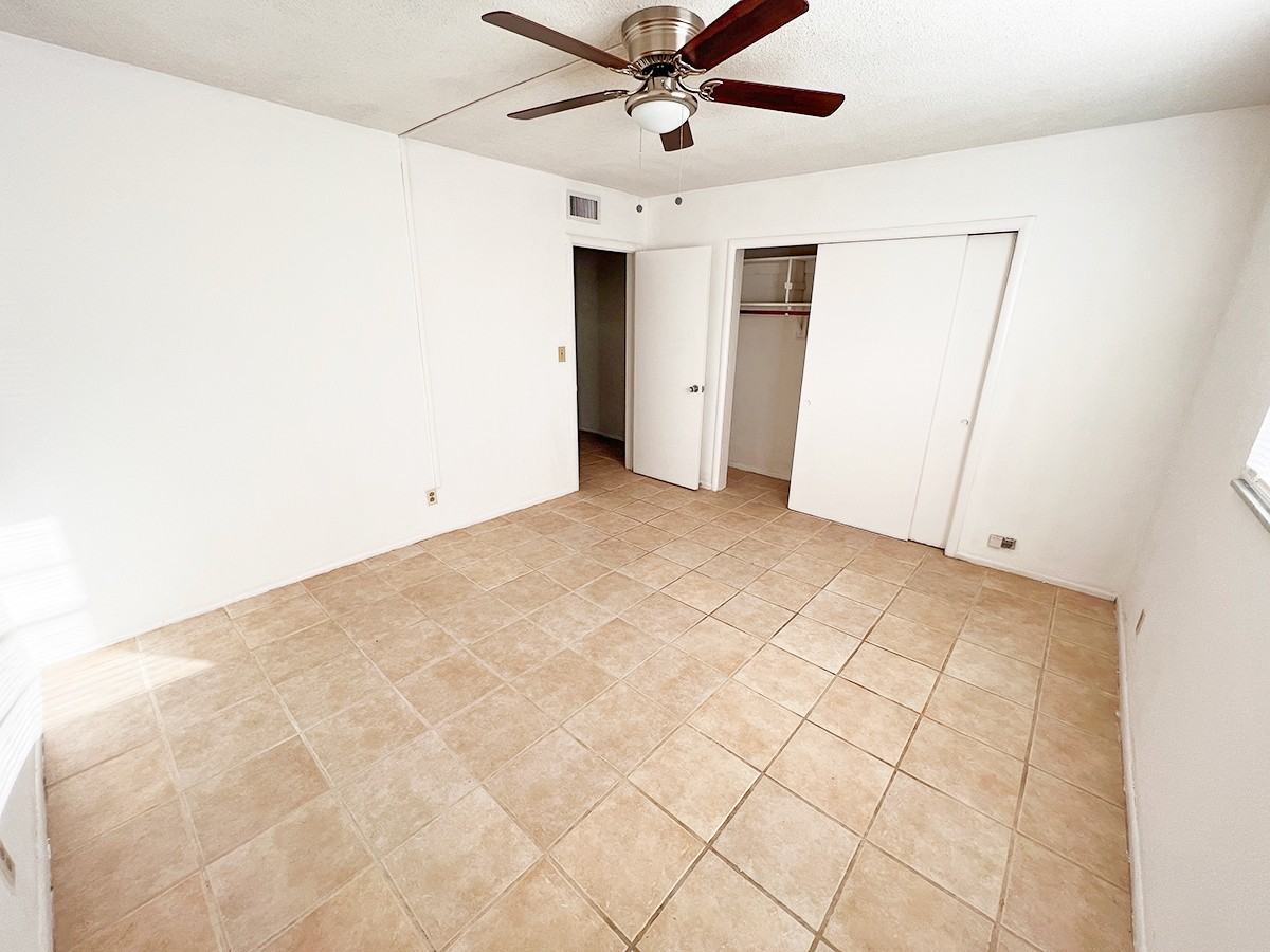 1300 Northeast 3rd Street - Photo 4 of 30