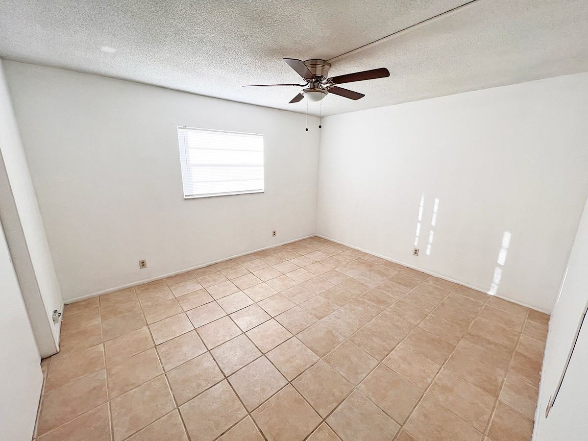 1300 Northeast 3rd Street - Photo 5 of 30