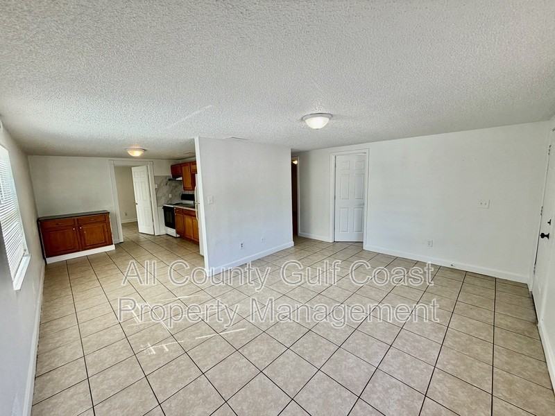 910 61st Ave E - Photo 2 of 9