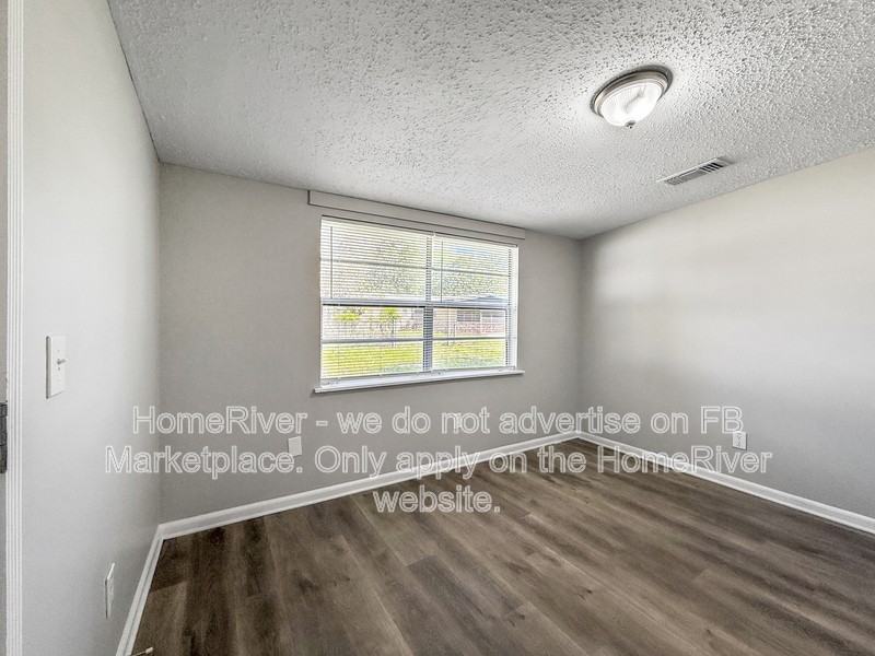4231 Sabine Dr - Photo 4 of 21