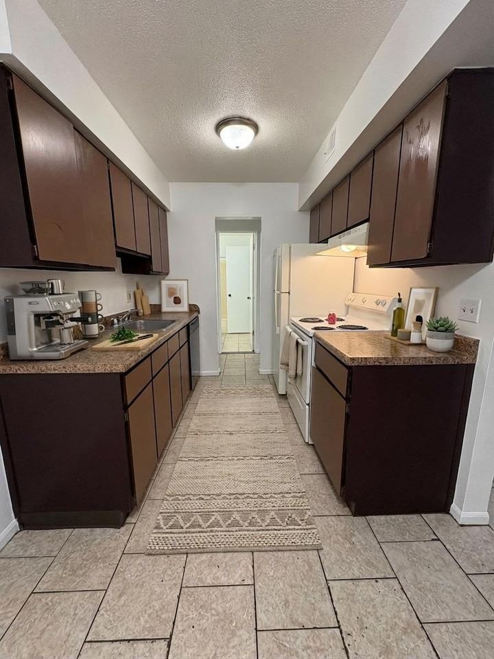 1306 West Michigan Avenue - Photo 7 of 17