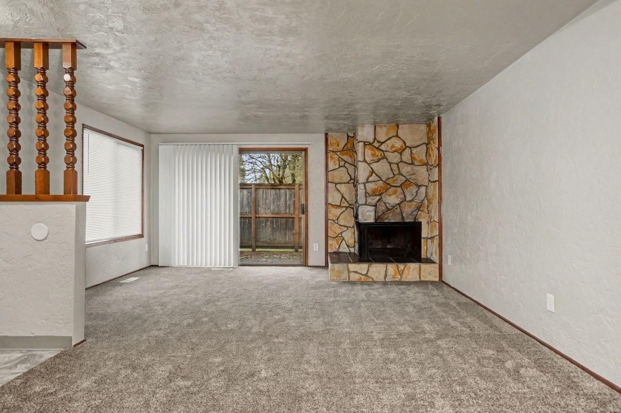 Edgewater Square Apartments - Photo 2 of 30