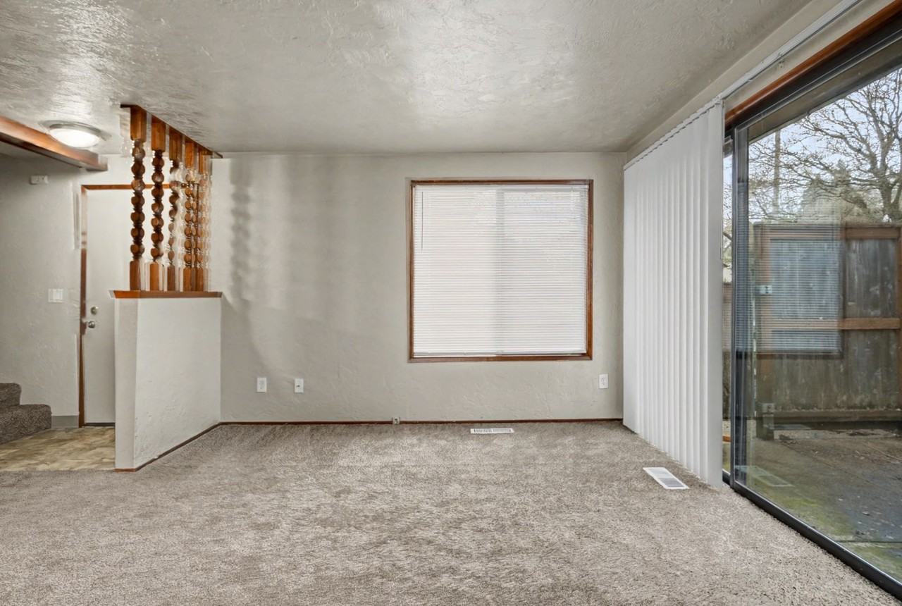 Edgewater Square Apartments - Photo 3 of 30