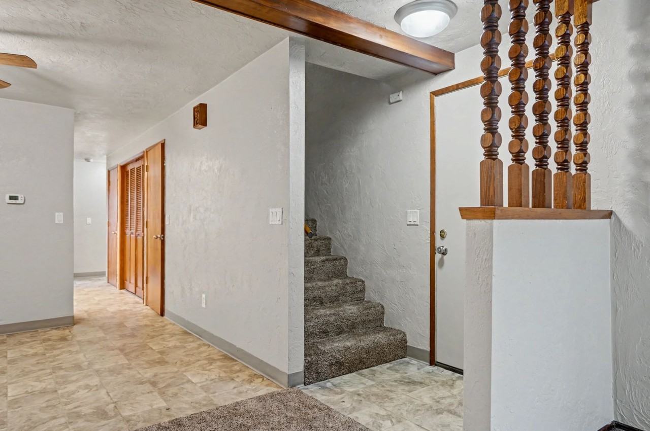 Edgewater Square Apartments - Photo 4 of 30
