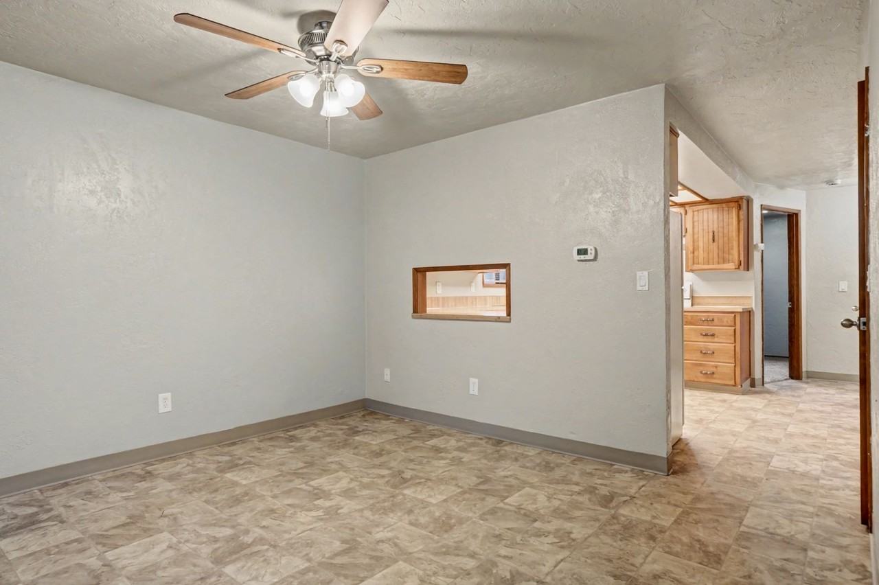 Edgewater Square Apartments - Photo 5 of 30