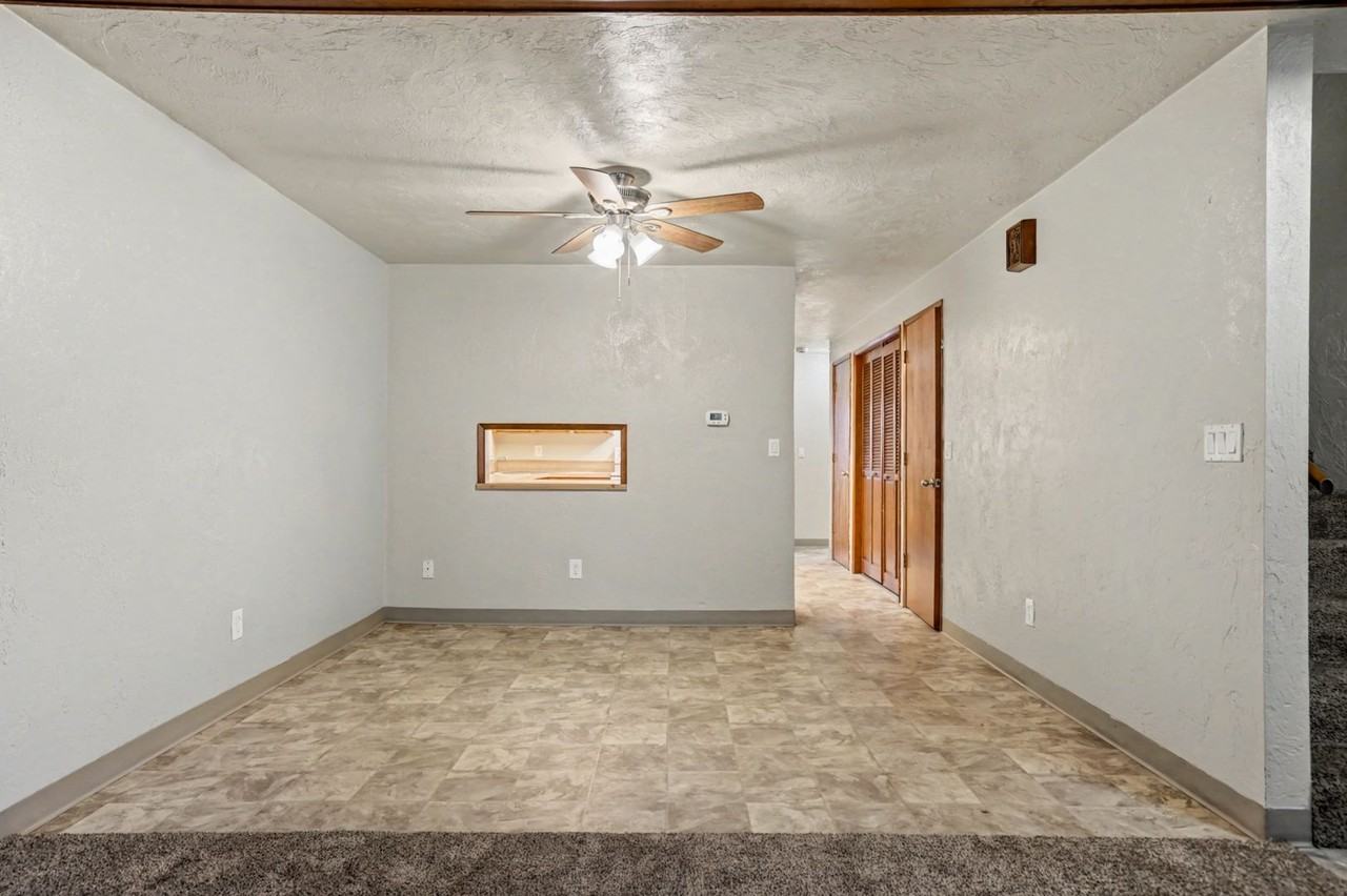 Edgewater Square Apartments - Photo 6 of 30