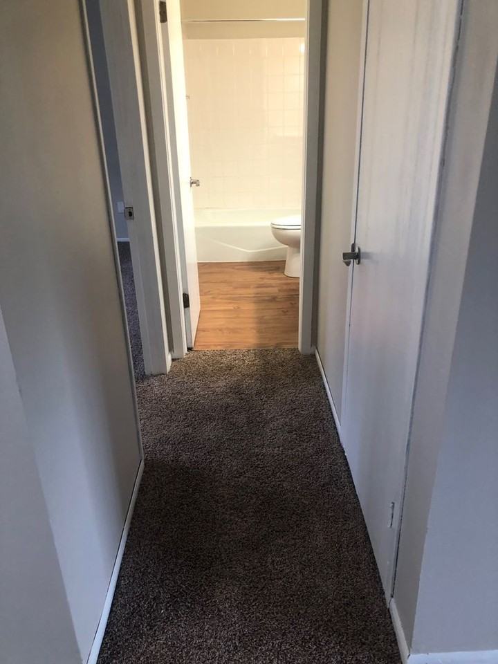 1047 Scarborough Ct - Photo 5 of 11