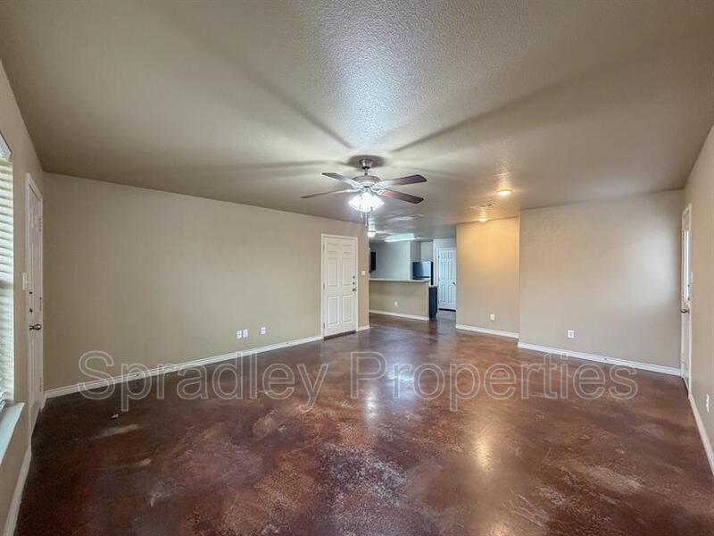 725 Laila Ln - Photo 2 of 13