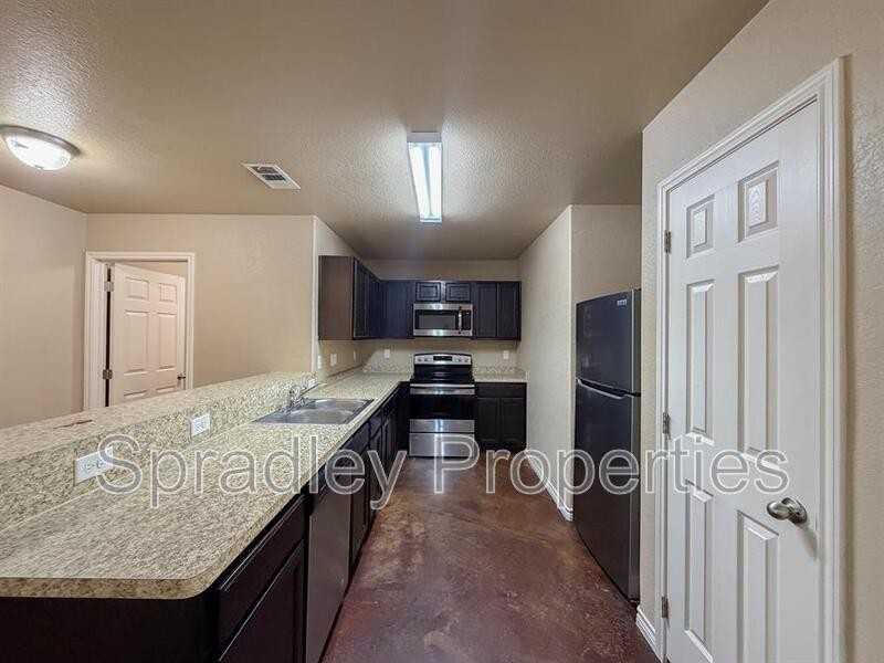 725 Laila Ln - Photo 5 of 13