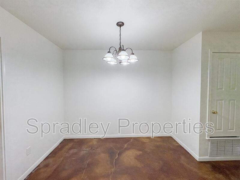 5504 Luxor Dr Apt B - Photo 5 of 13