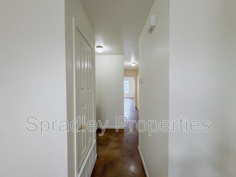 5504 Luxor Dr Apt B - Photo 7 of 13