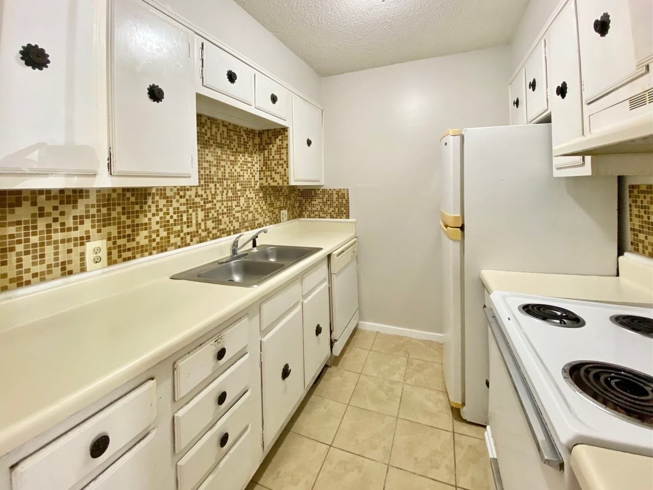 1208 Bush River Rd A5 - Photo 5 of 12