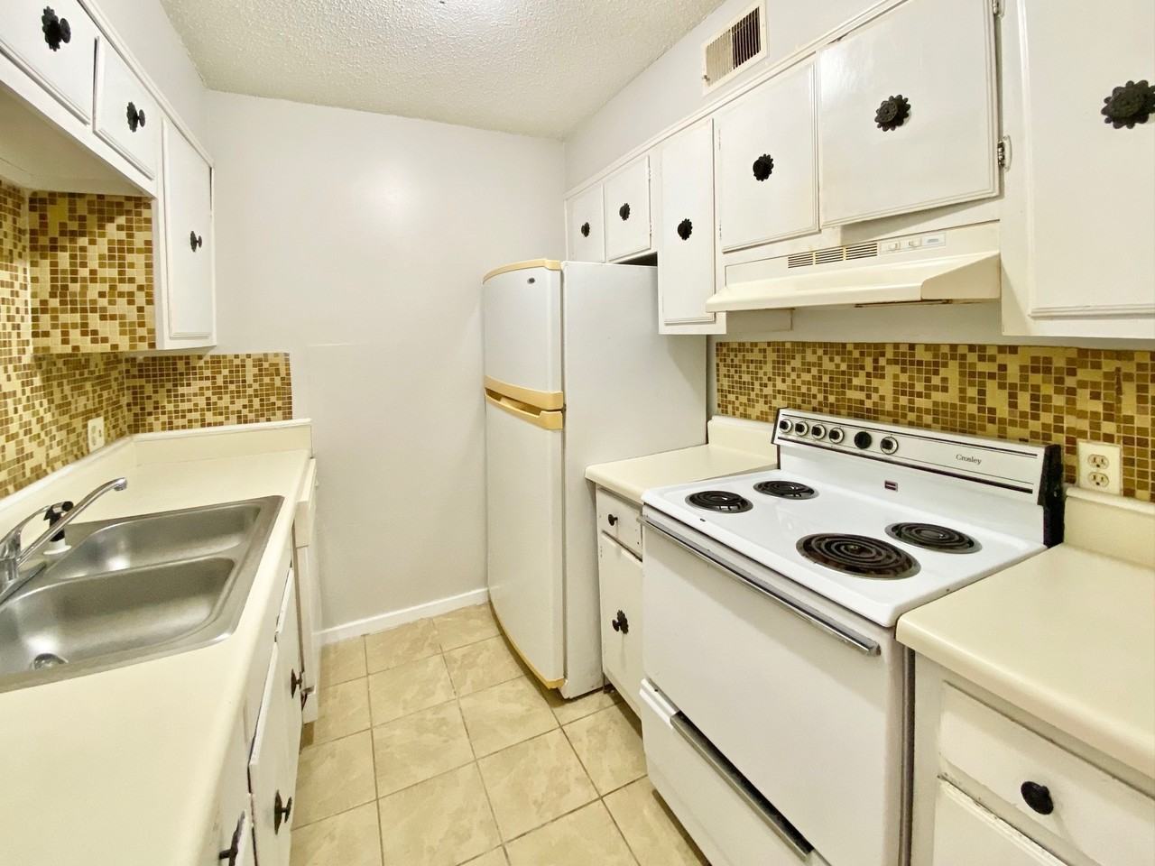 1208 Bush River Rd A5 - Photo 6 of 12