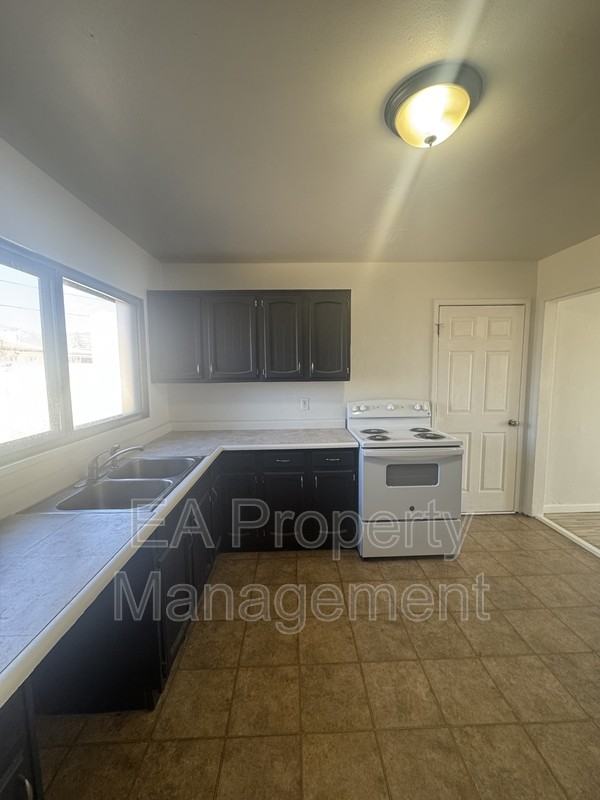 10017 Los Arboles Ave Ne - Photo 4 of 24