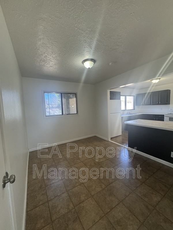 10017 Los Arboles Ave Ne - Photo 6 of 24