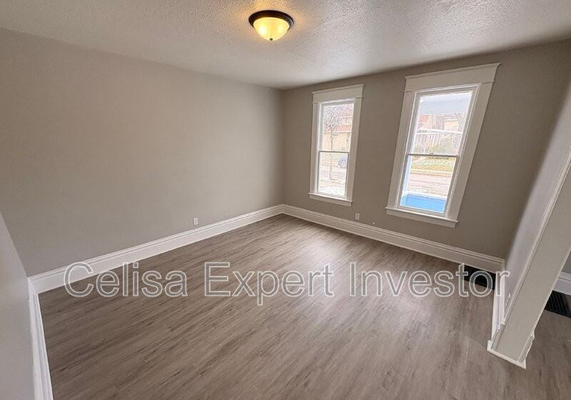 425 Greenlawn Ave - Photo 3 of 11