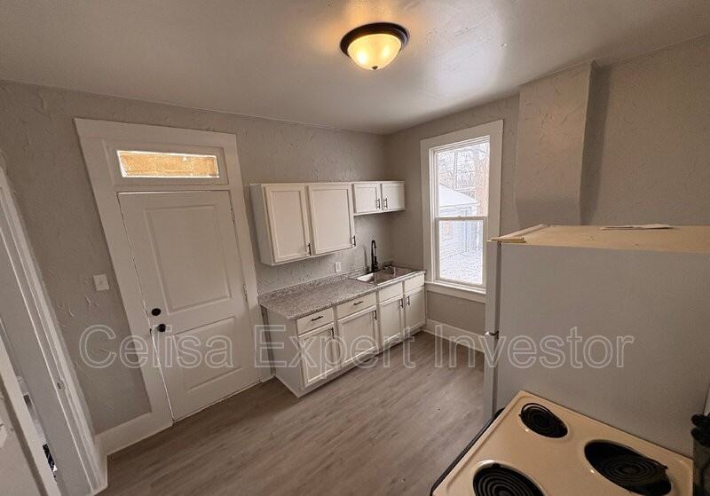 425 Greenlawn Ave - Photo 6 of 11